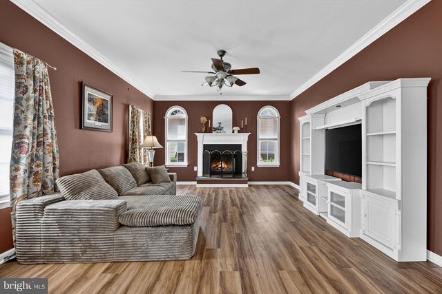 50 CYPRESS POINT DR, Charles Town, WV 25414
