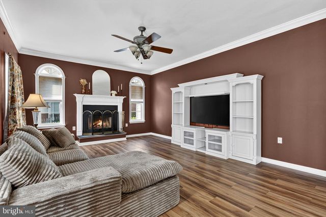 50 CYPRESS POINT DR, Charles Town, WV 25414