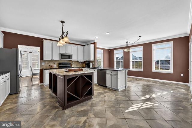 50 CYPRESS POINT DR, Charles Town, WV 25414