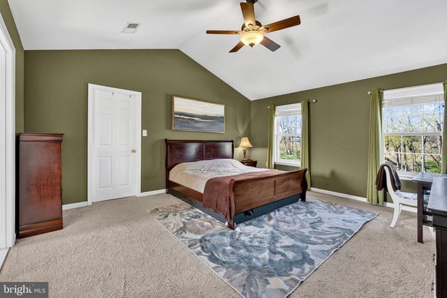 50 CYPRESS POINT DR, Charles Town, WV 25414