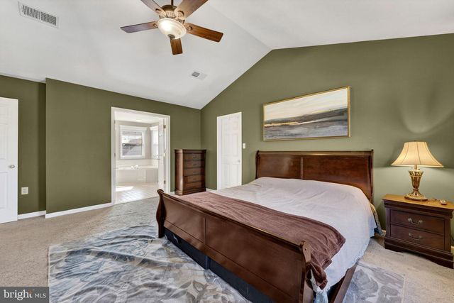50 CYPRESS POINT DR, Charles Town, WV 25414