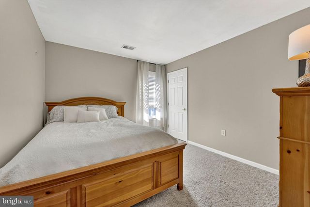 50 CYPRESS POINT DR, Charles Town, WV 25414