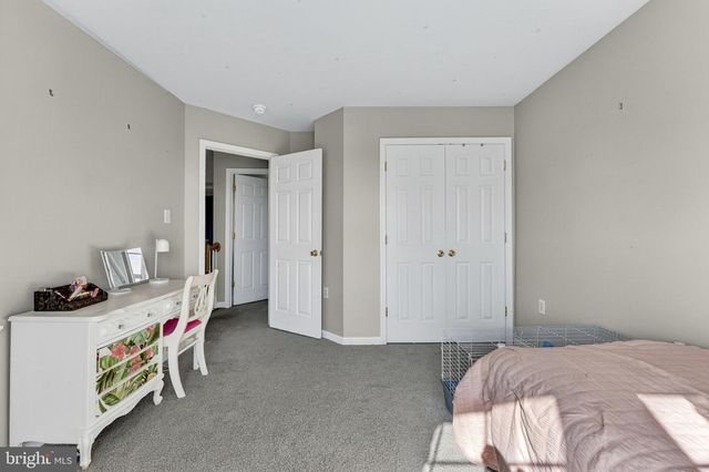 50 CYPRESS POINT DR, Charles Town, WV 25414