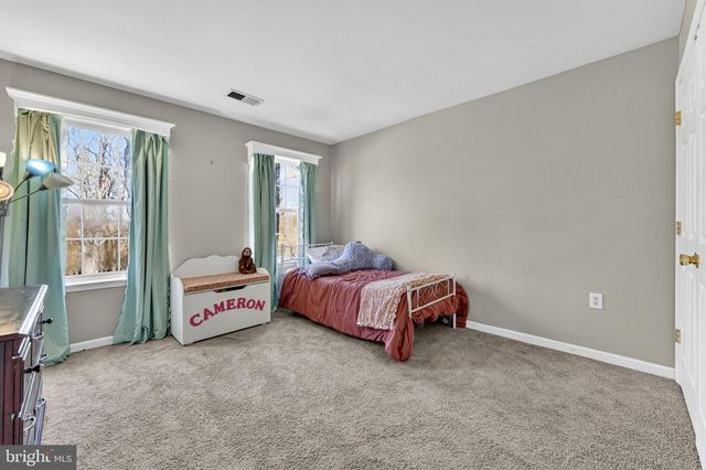50 CYPRESS POINT DR, Charles Town, WV 25414