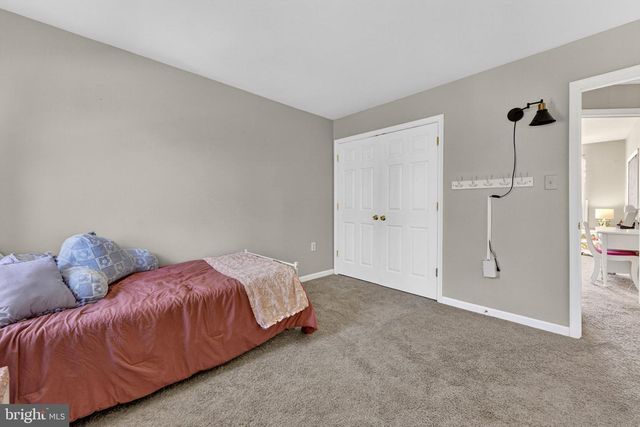 50 CYPRESS POINT DR, Charles Town, WV 25414
