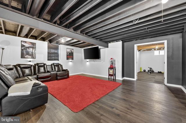 50 CYPRESS POINT DR, Charles Town, WV 25414