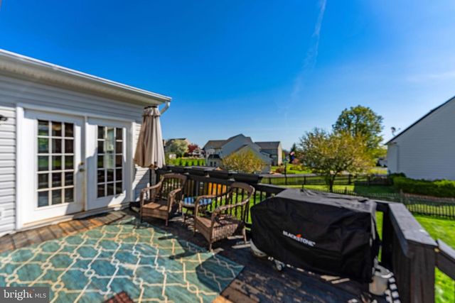 50 CYPRESS POINT DR, Charles Town, WV 25414