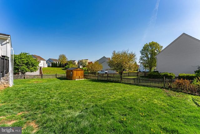 50 CYPRESS POINT DR, Charles Town, WV 25414
