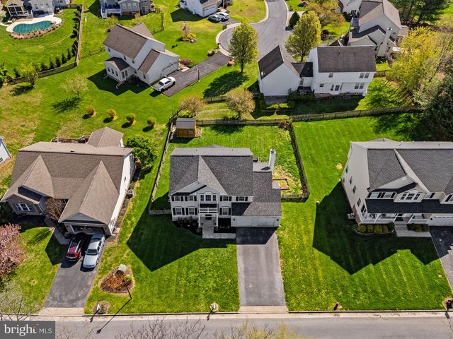 50 CYPRESS POINT DR, Charles Town, WV 25414
