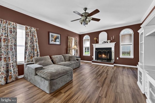50 CYPRESS POINT DR, Charles Town, WV 25414