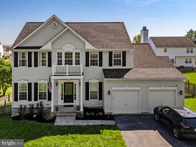 50 CYPRESS POINT DR, Charles Town, WV 25414