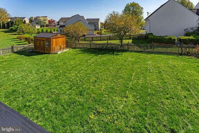 50 CYPRESS POINT DR, Charles Town, WV 25414