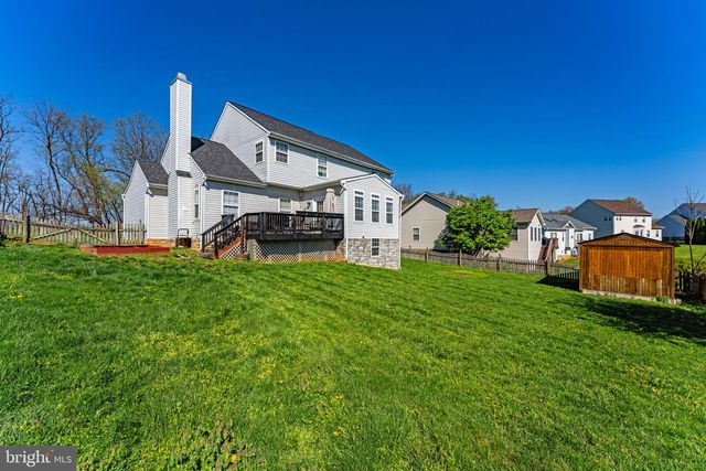 50 CYPRESS POINT DR, Charles Town, WV 25414