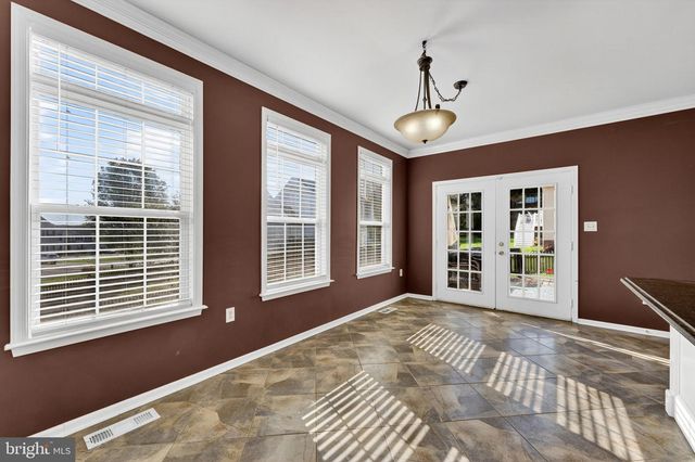 50 CYPRESS POINT DR, Charles Town, WV 25414