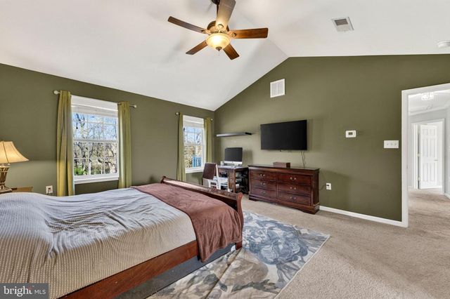50 CYPRESS POINT DR, Charles Town, WV 25414
