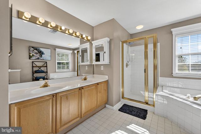 50 CYPRESS POINT DR, Charles Town, WV 25414