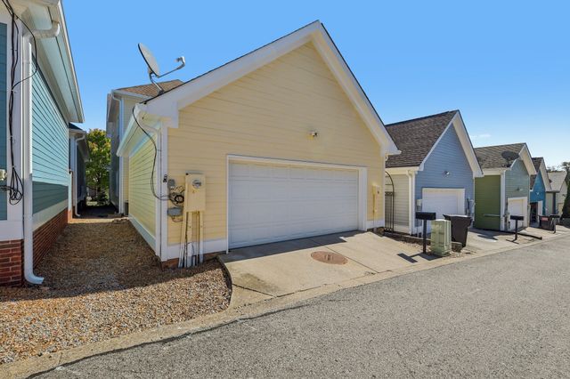 288 Augusta Ave, Pleasant View, TN 37146