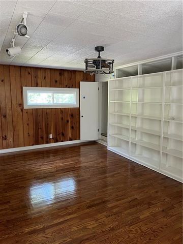 1503 Macvicar Avenue, Topeka, KS 6660