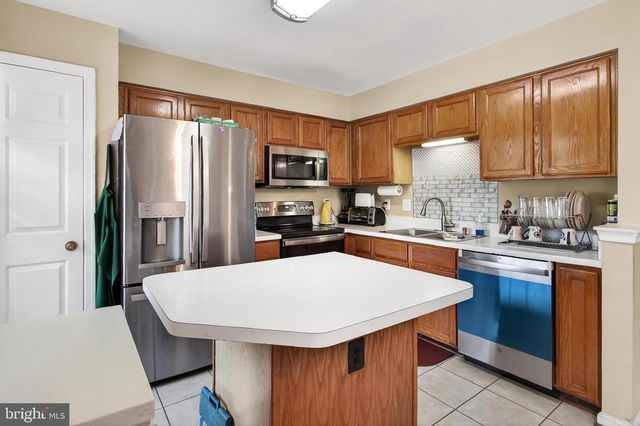8602 WALCOTT CT, Manassas, VA 20111