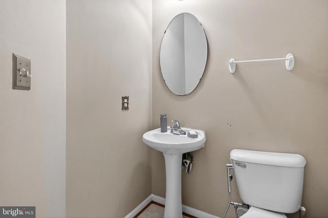 8602 WALCOTT CT, Manassas, VA 20111