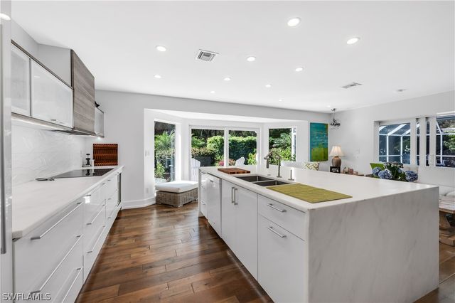 183 Edgemere WAY S, Naples, FL 34105