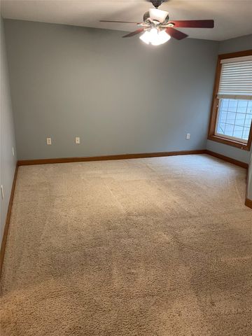 711 16th Avenue U103, Grinnell, IA 50112