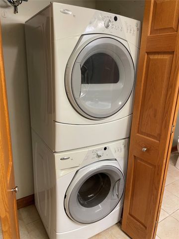 711 16th Avenue U103, Grinnell, IA 50112