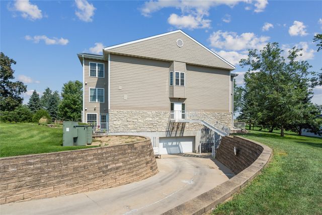 711 16th Avenue U103, Grinnell, IA 50112