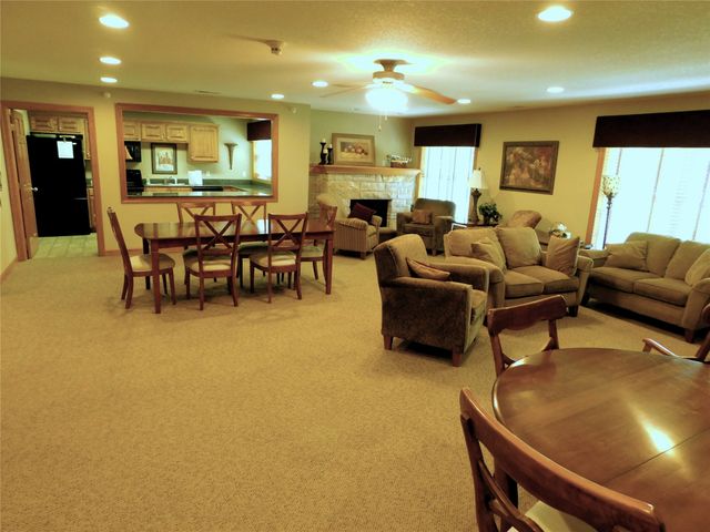 711 16th Avenue U103, Grinnell, IA 50112