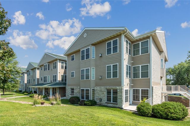 711 16th Avenue U103, Grinnell, IA 50112