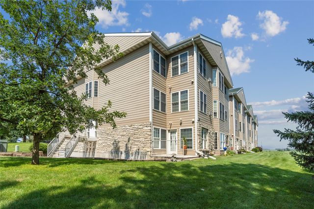 711 16th Avenue U103, Grinnell, IA 50112