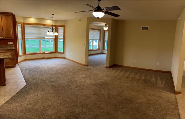 711 16th Avenue U103, Grinnell, IA 50112