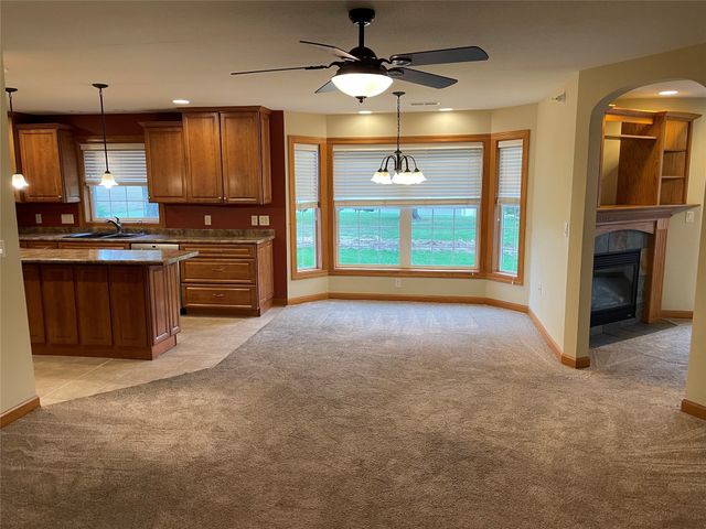 711 16th Avenue U103, Grinnell, IA 50112