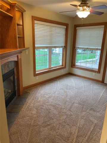 711 16th Avenue U103, Grinnell, IA 50112