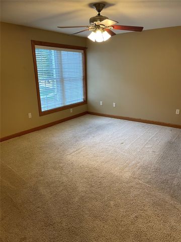 711 16th Avenue U103, Grinnell, IA 50112