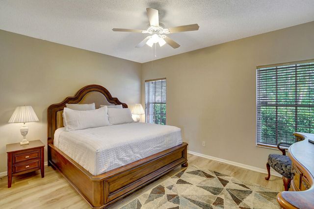 10769 Pelican Drive, Wellington, FL 33414