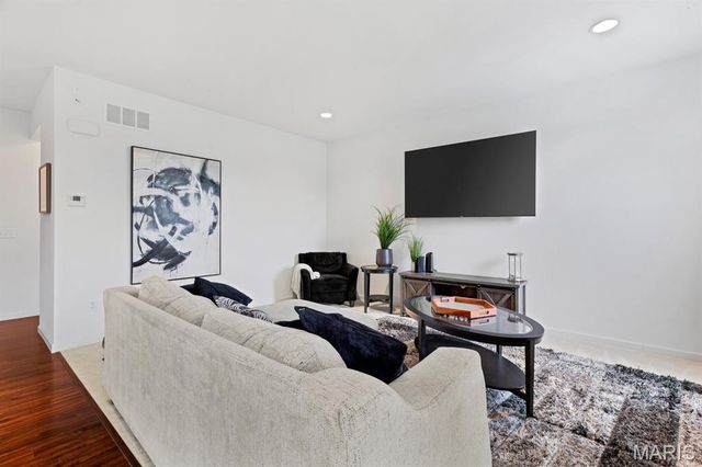 2353 Banon Drive, St Charles, MO 63301