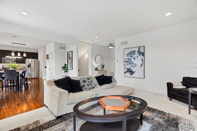 2353 Banon Drive, St Charles, MO 63301