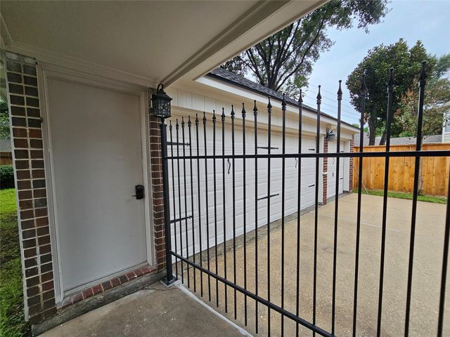 15015 Dawnbrook Drive, Houston, TX 77068