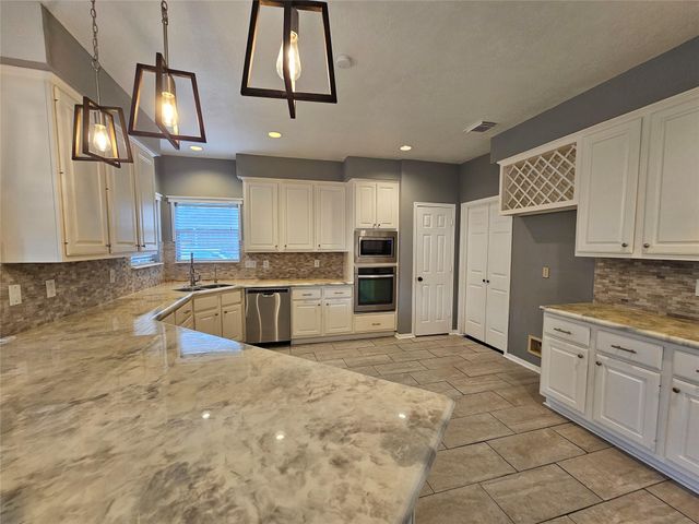 15015 Dawnbrook Drive, Houston, TX 77068