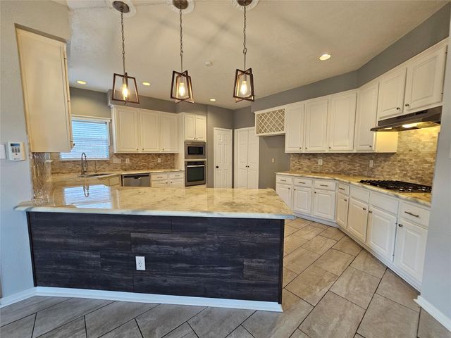 15015 Dawnbrook Drive, Houston, TX 77068