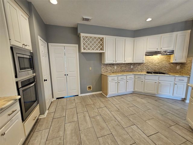 15015 Dawnbrook Drive, Houston, TX 77068