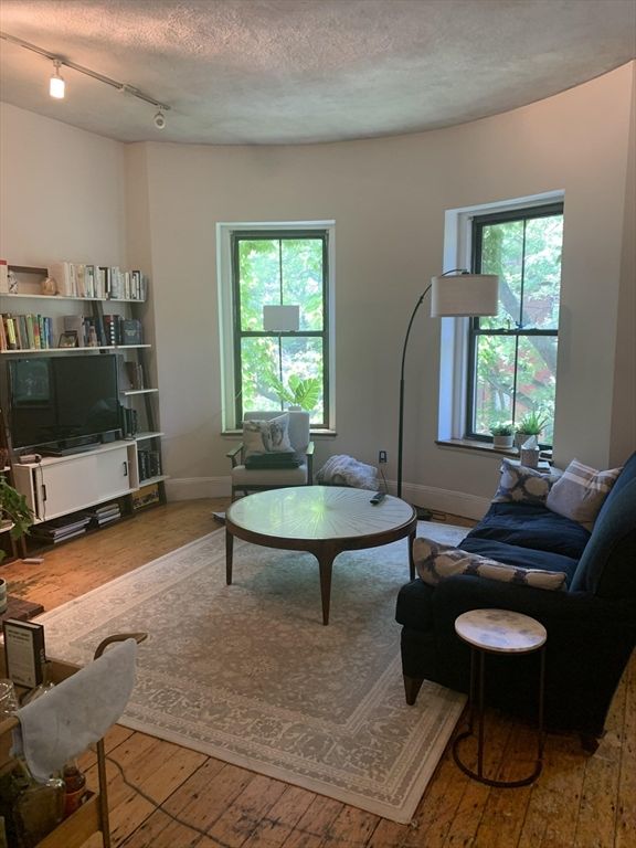 85 Worcester St 4, Boston, MA 02118