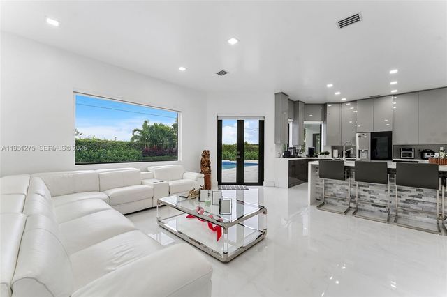 13118 SW 215th Ter, Miami, FL 33177