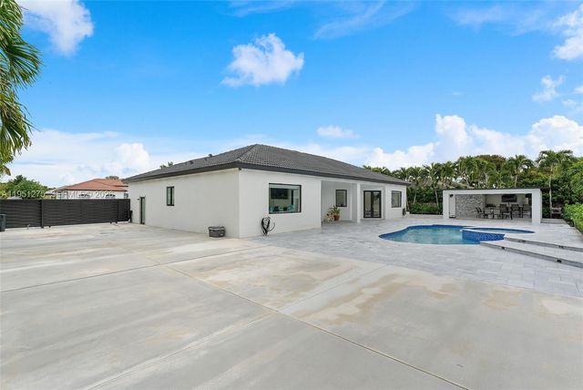 13118 SW 215th Ter, Miami, FL 33177