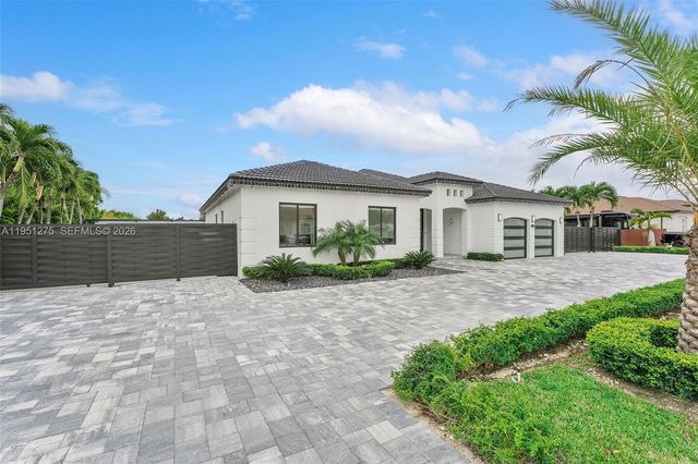 13118 SW 215th Ter, Miami, FL 33177