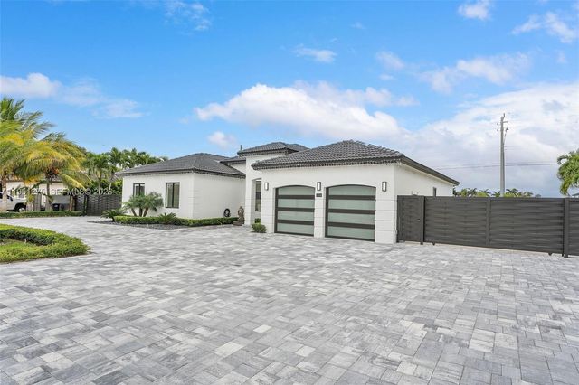 13118 SW 215th Ter, Miami, FL 33177