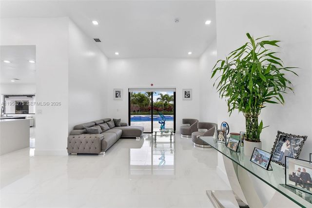 13118 SW 215th Ter, Miami, FL 33177