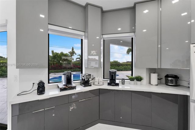 13118 SW 215th Ter, Miami, FL 33177