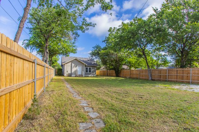 2126 Mckenzie Avenue, Waco, TX 76708